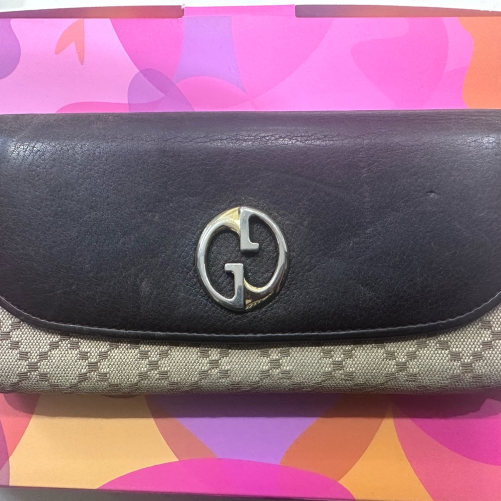 Vintage Gucci wallet